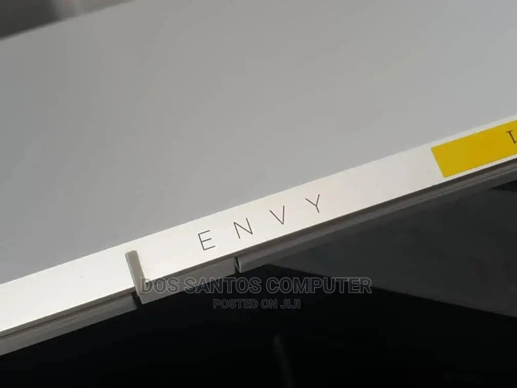 New Laptop HP Envy 15t 8GB Intel Core I5 SSD 256GB