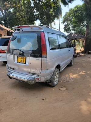 Toyota TownAce Noah 1997 Silver