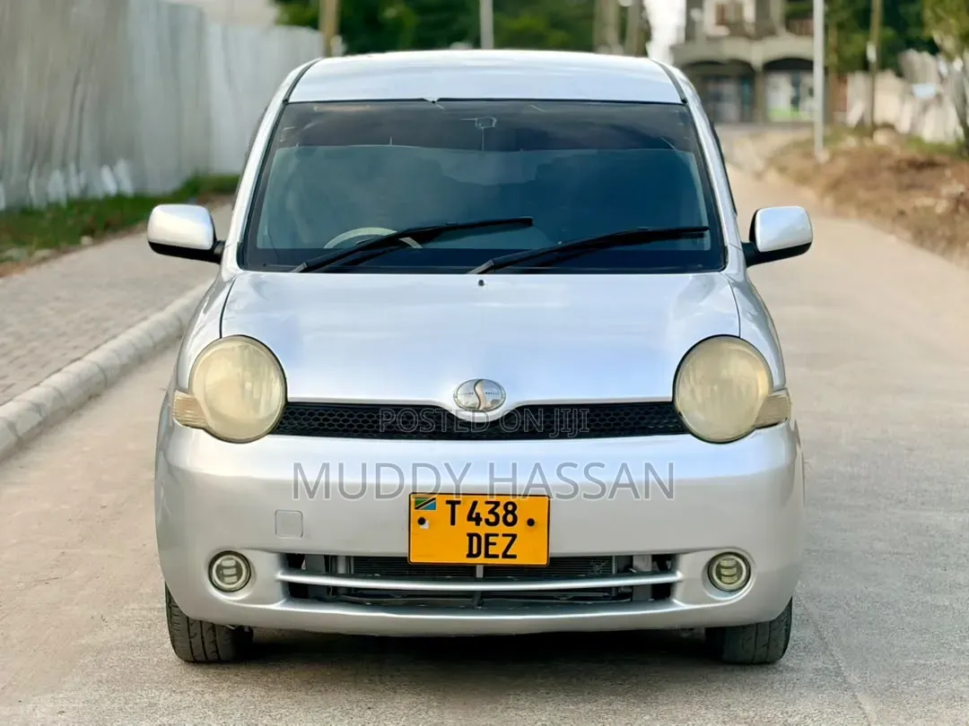 Toyota Sienta 2005 Silver