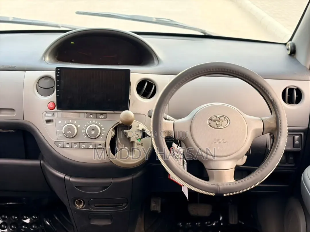 Toyota Sienta 2005 Silver