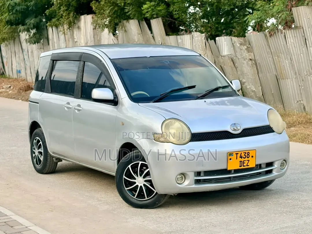 Toyota Sienta 2005 Silver