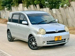 Toyota Sienta 2005 Silver