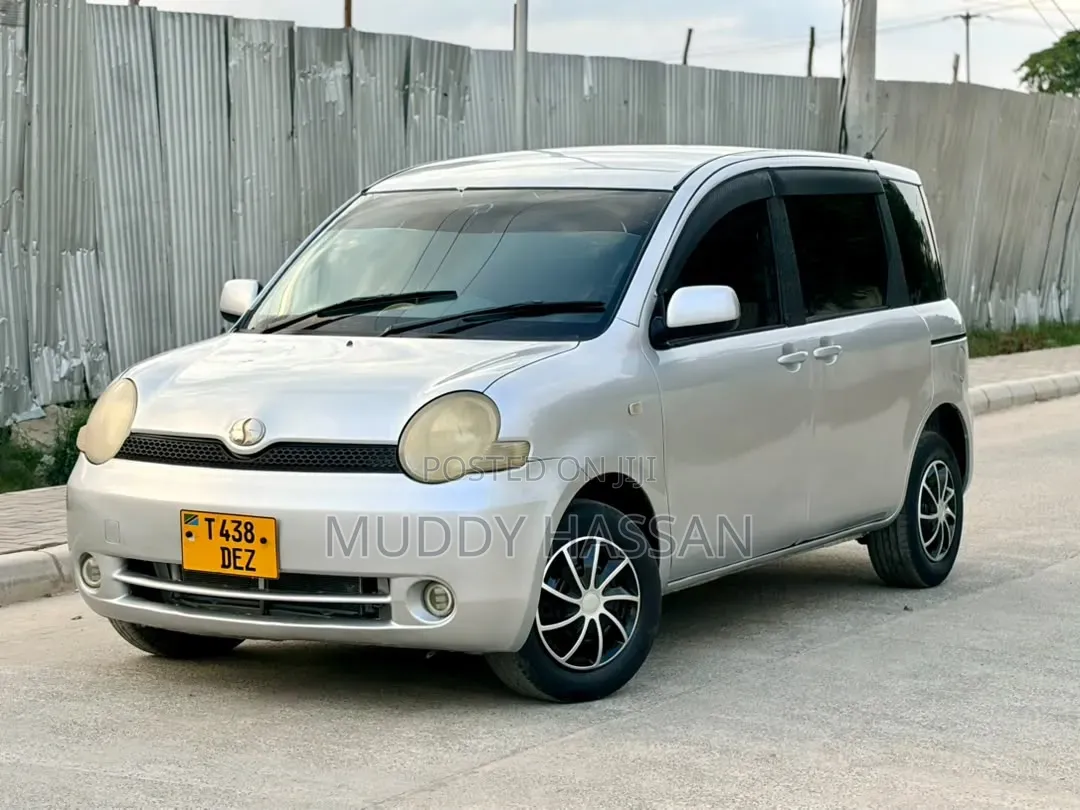 Toyota Sienta 2005 Silver