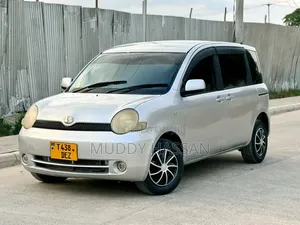 Toyota Sienta 2005 Silver