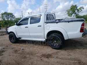 Toyota Hilux 2011 White
