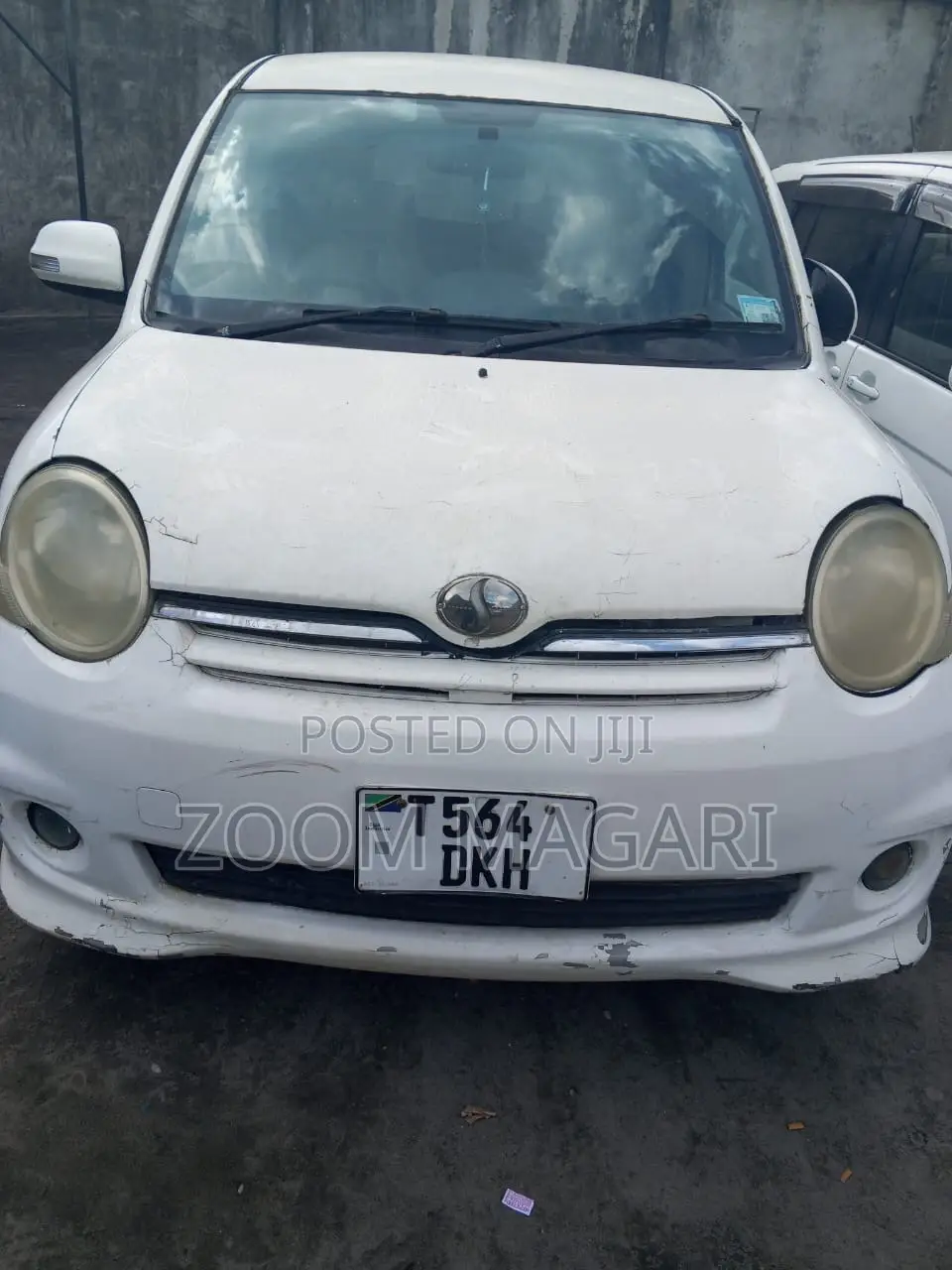 Toyota Sienta 2004 White