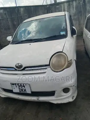 Toyota Sienta 2004 White