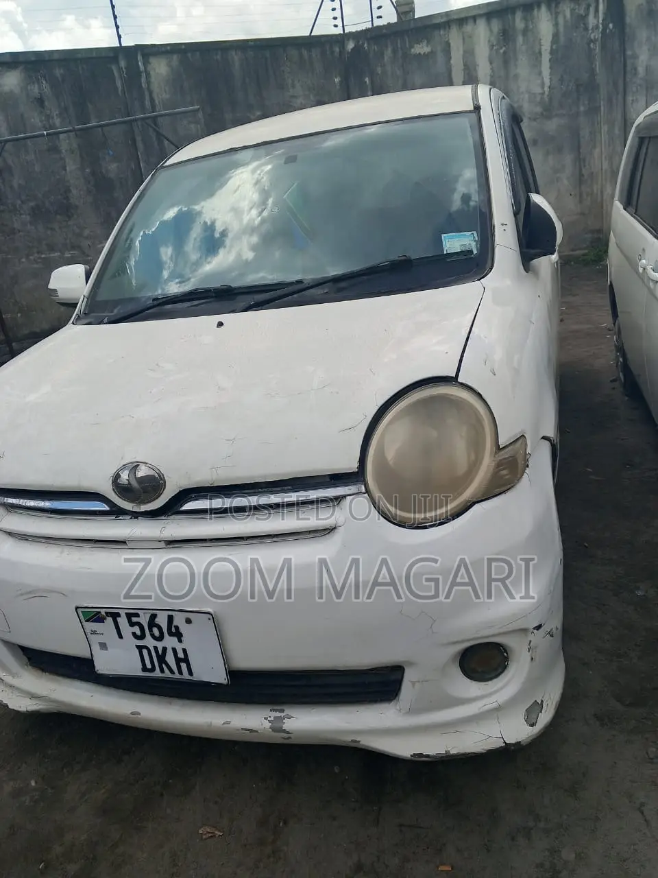 Toyota Sienta 2004 White