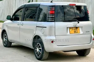 Toyota Sienta 2006 Silver