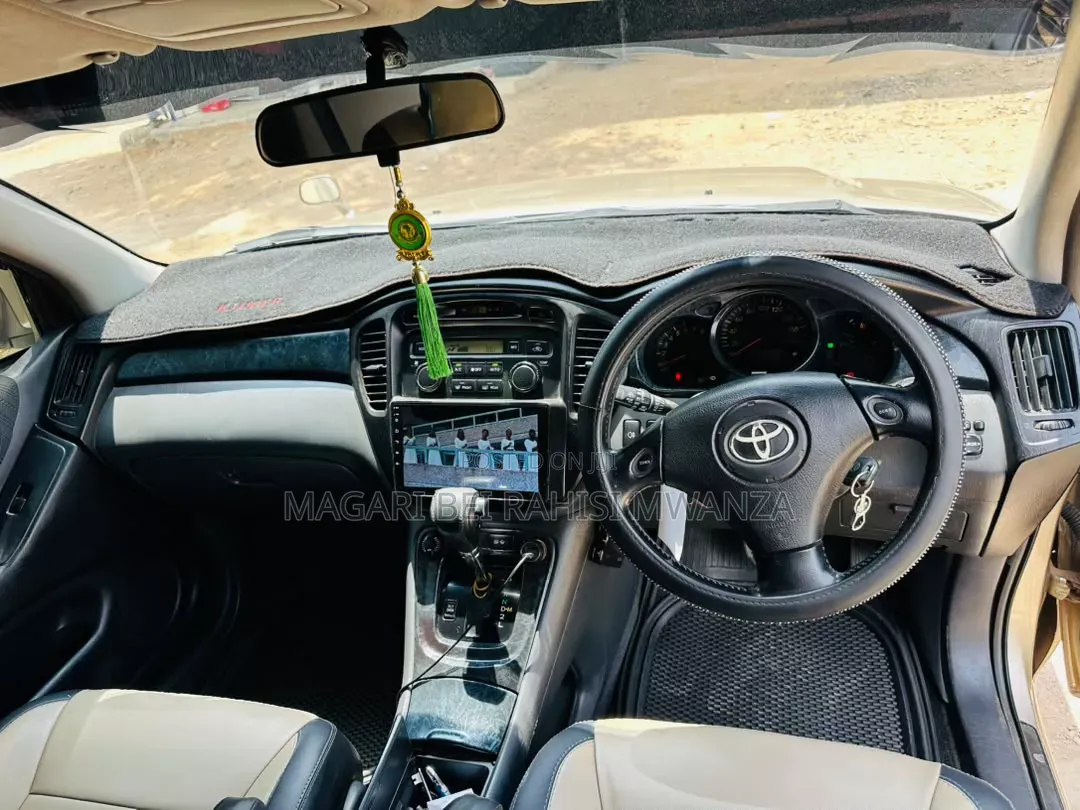 Toyota Kluger 2005 Gold