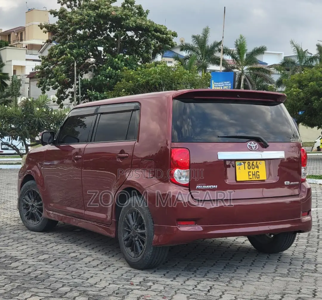 Toyota Corolla Rumion 2009 Maroon