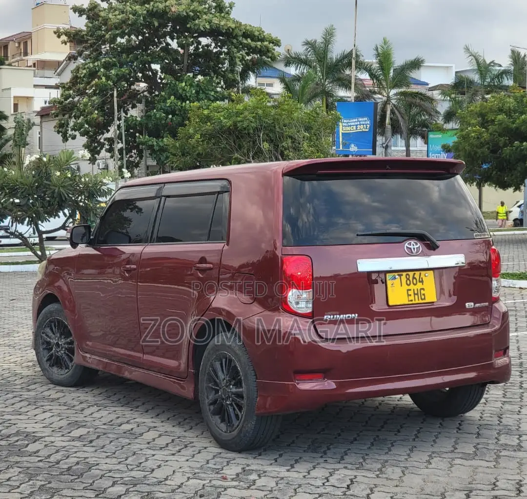 Toyota Corolla Rumion 2009 Maroon