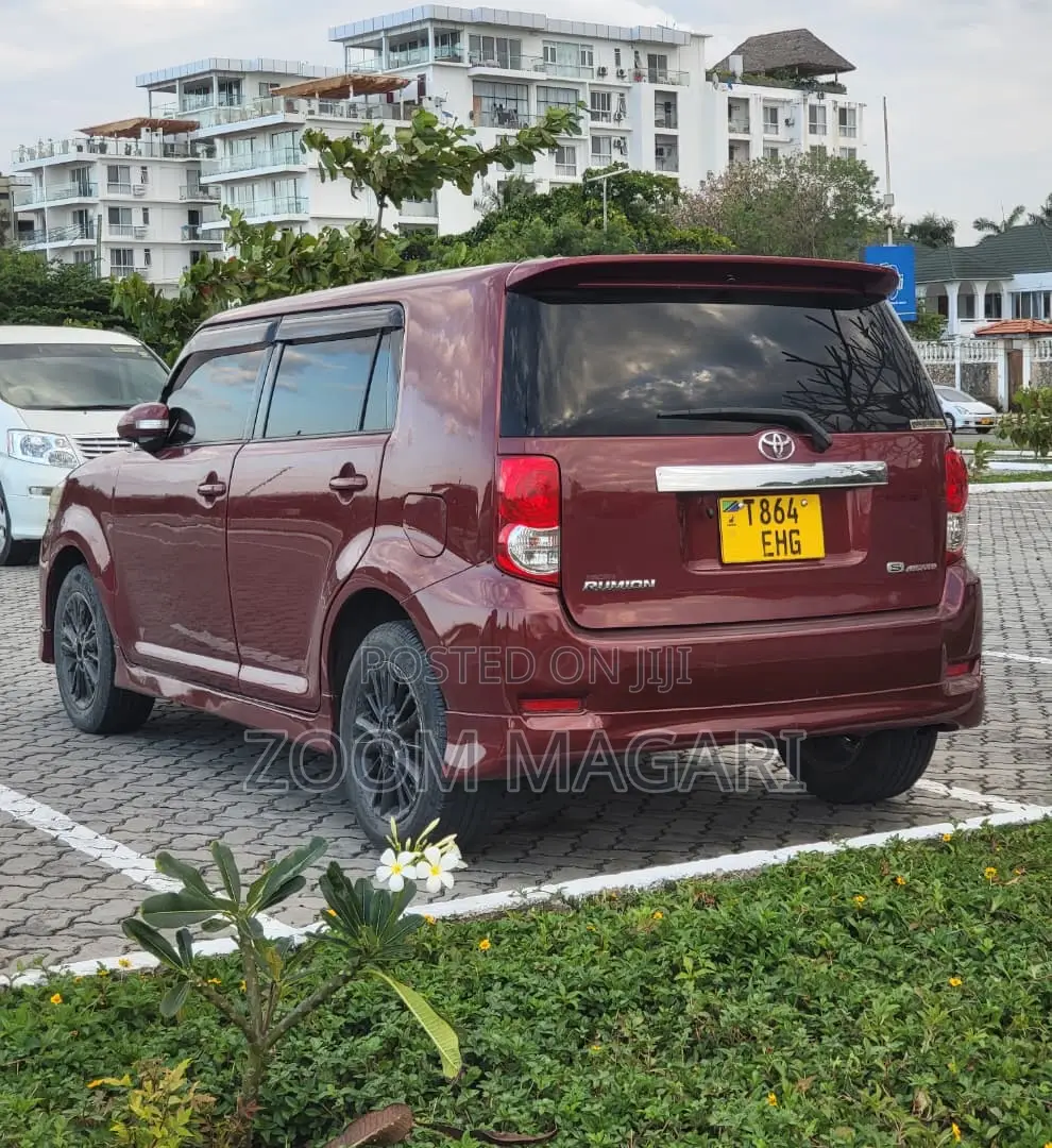 Toyota Corolla Rumion 2009 Maroon
