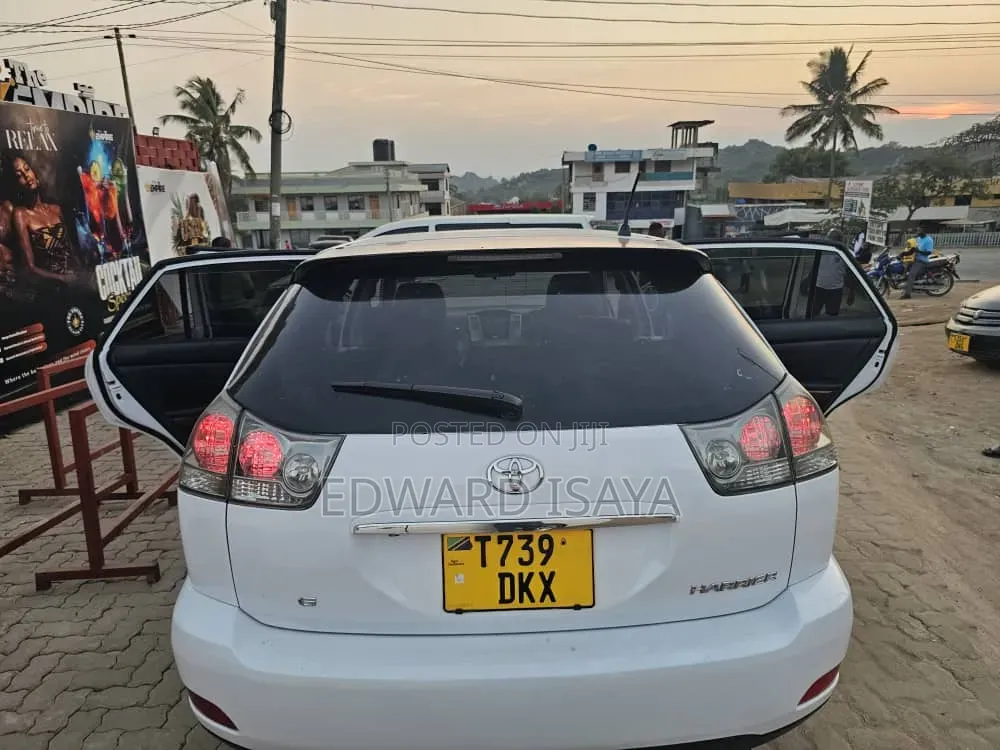 Toyota Harrier 2005 Off white