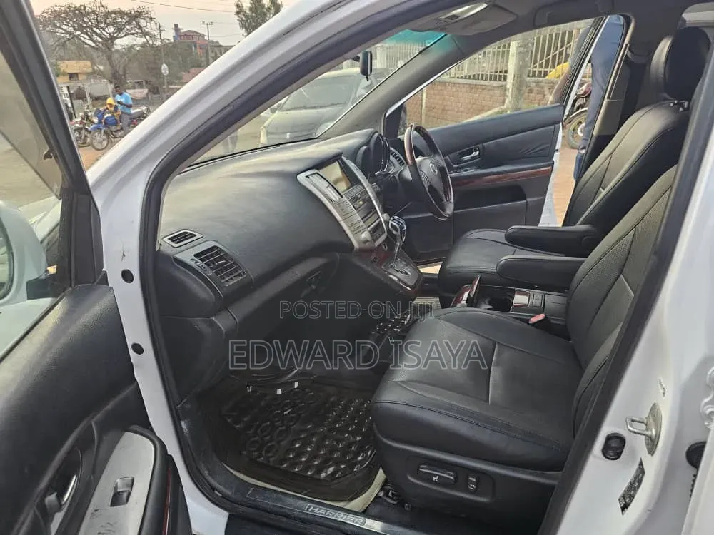 Toyota Harrier 2005 Off white