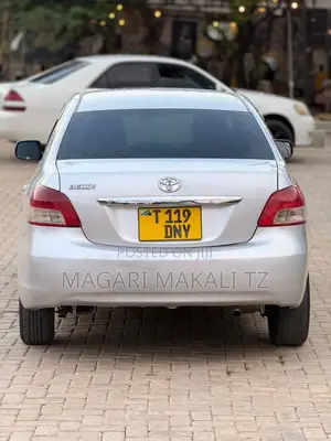 Toyota Belta 2002 Silver