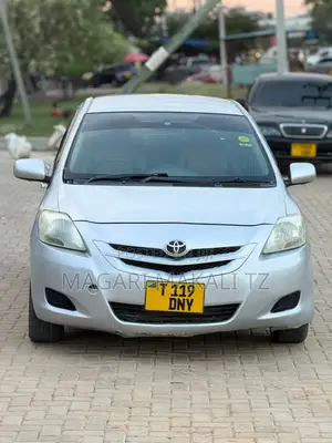 Toyota Belta 2002 Silver