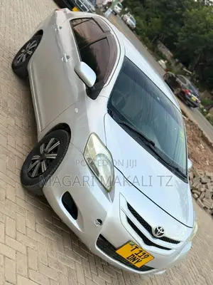 Toyota Belta 2002 Silver