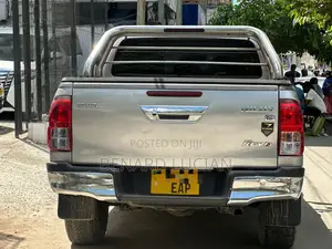 Toyota Hilux 2016 Silver