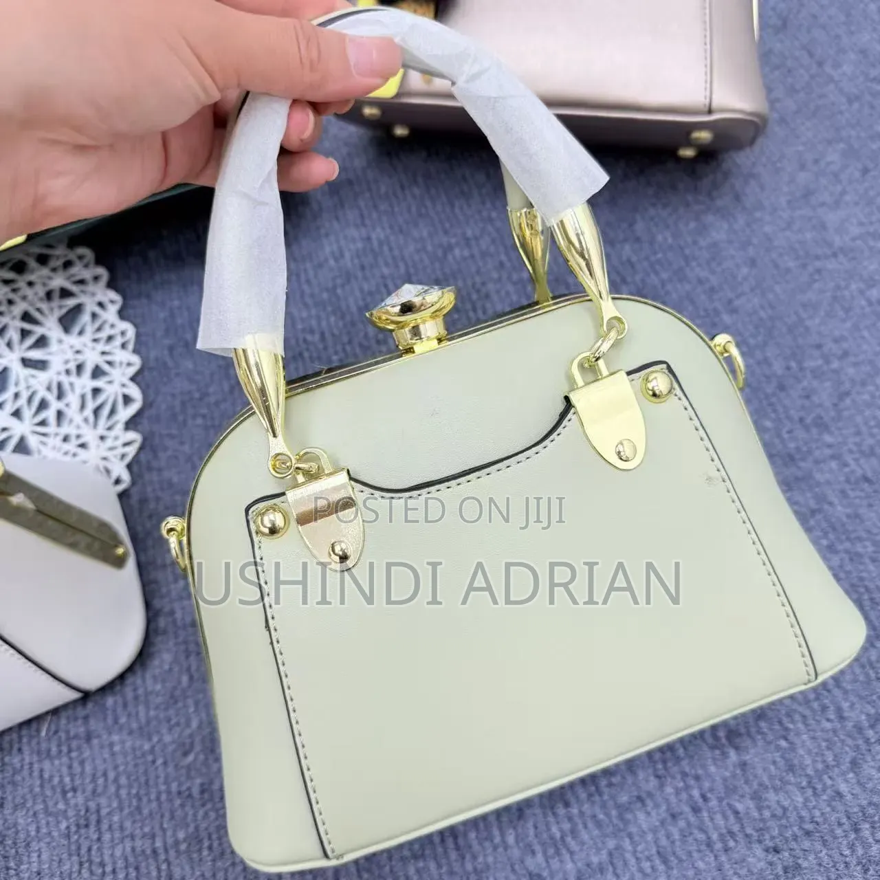 Handbagsorder Price: TSH 55,000/=