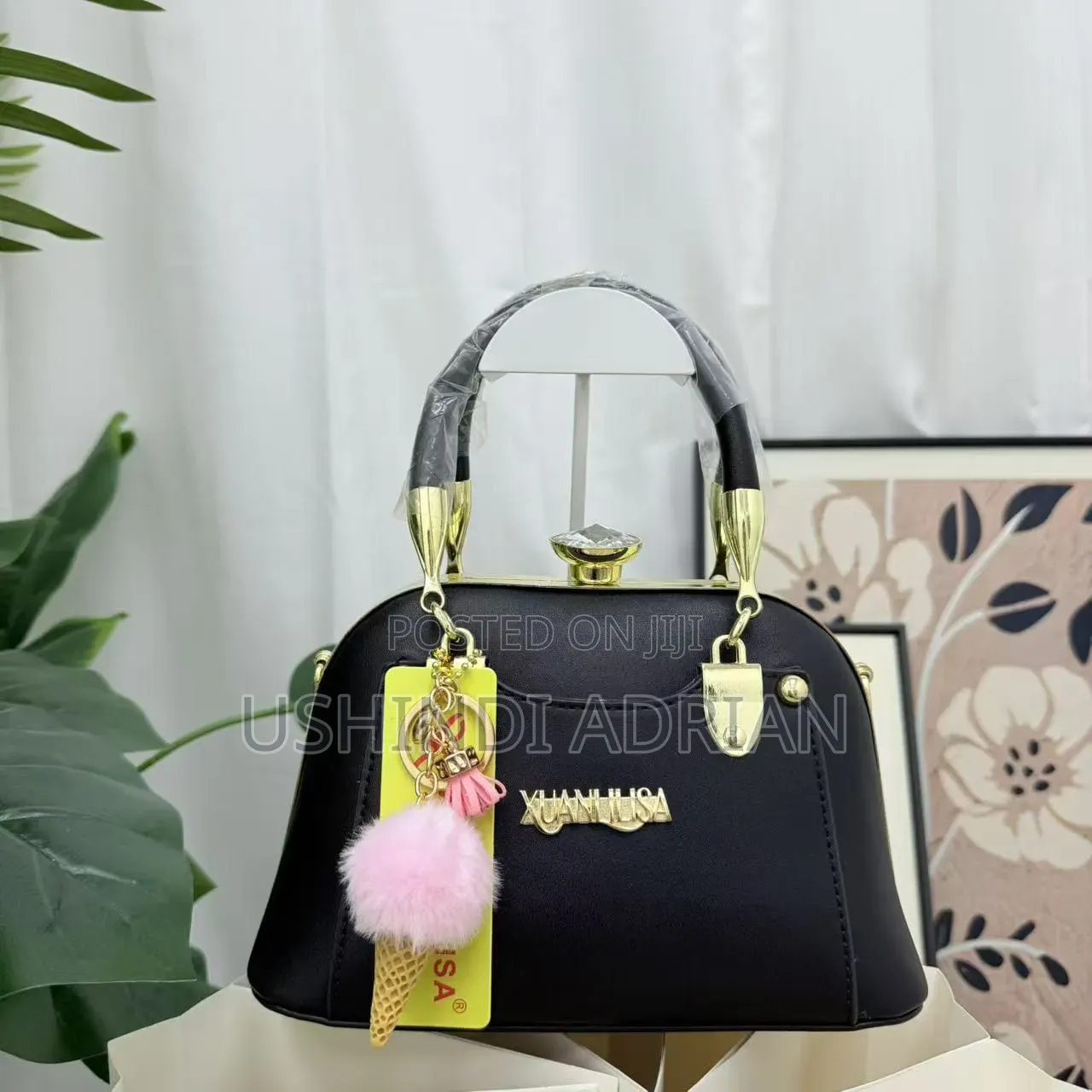 Handbagsorder Price: TSH 55,000/=