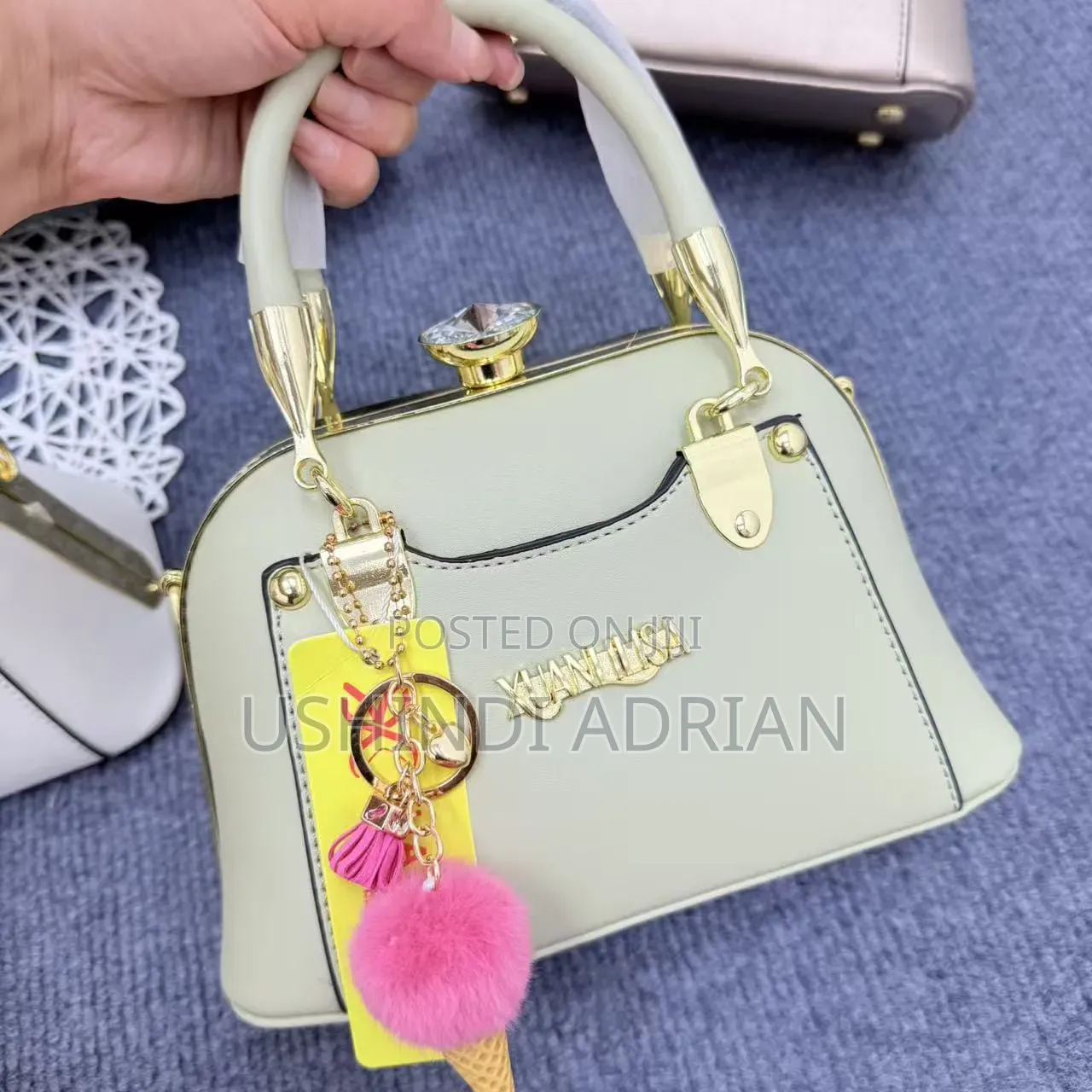 Handbagsorder Price: TSH 55,000/=