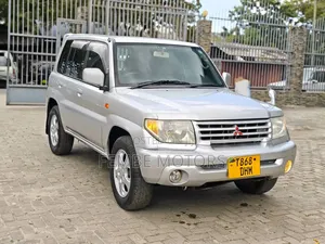Mitsubishi Pajero 2000 Silver