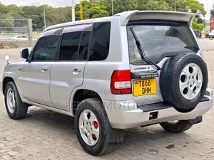 Mitsubishi Pajero 2000 Silver