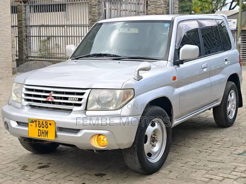 Mitsubishi Pajero 2000 Silver