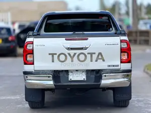 Toyota Hilux 2024 White