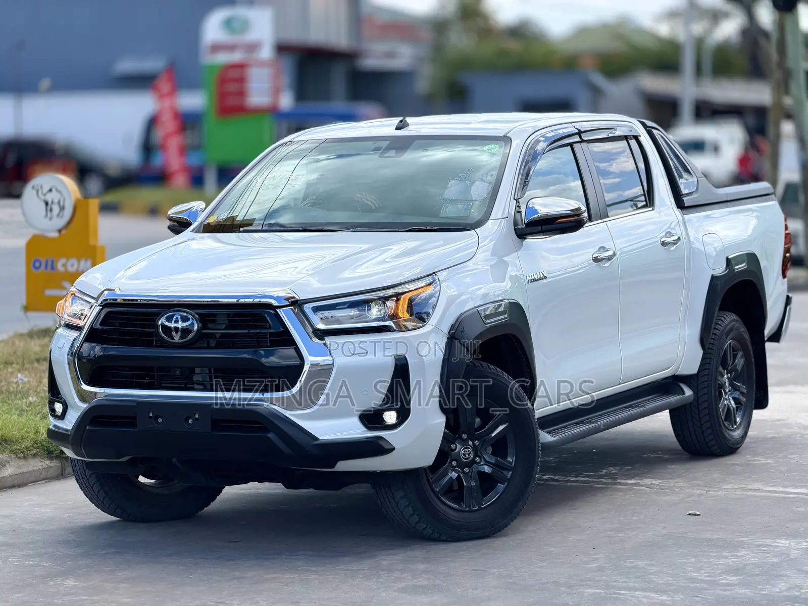 Toyota Hilux 2024 White