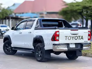 Toyota Hilux 2024 White