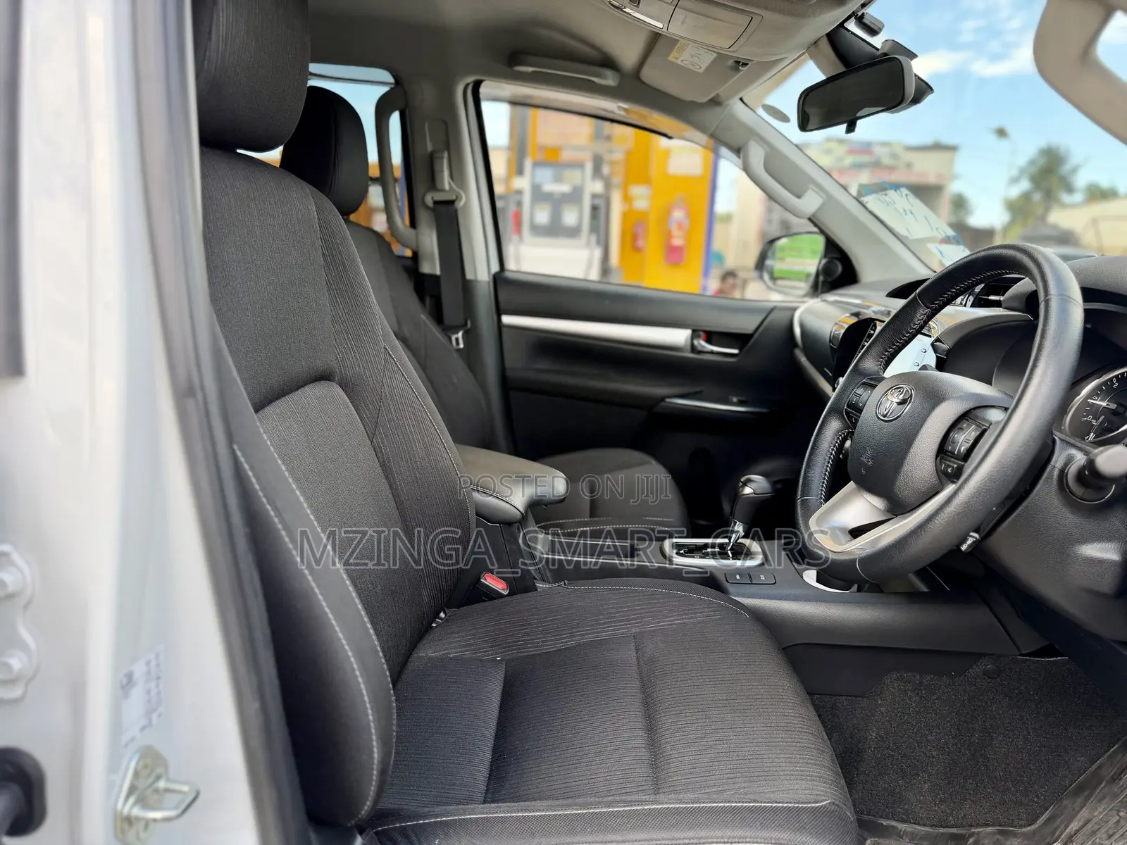 Toyota Hilux 2024 White