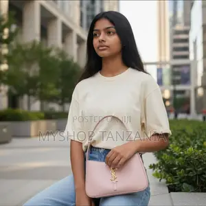Saint Laurent Le 5 À 7 Hobo Bag in a Soft Pink Leather With Gold-Tone