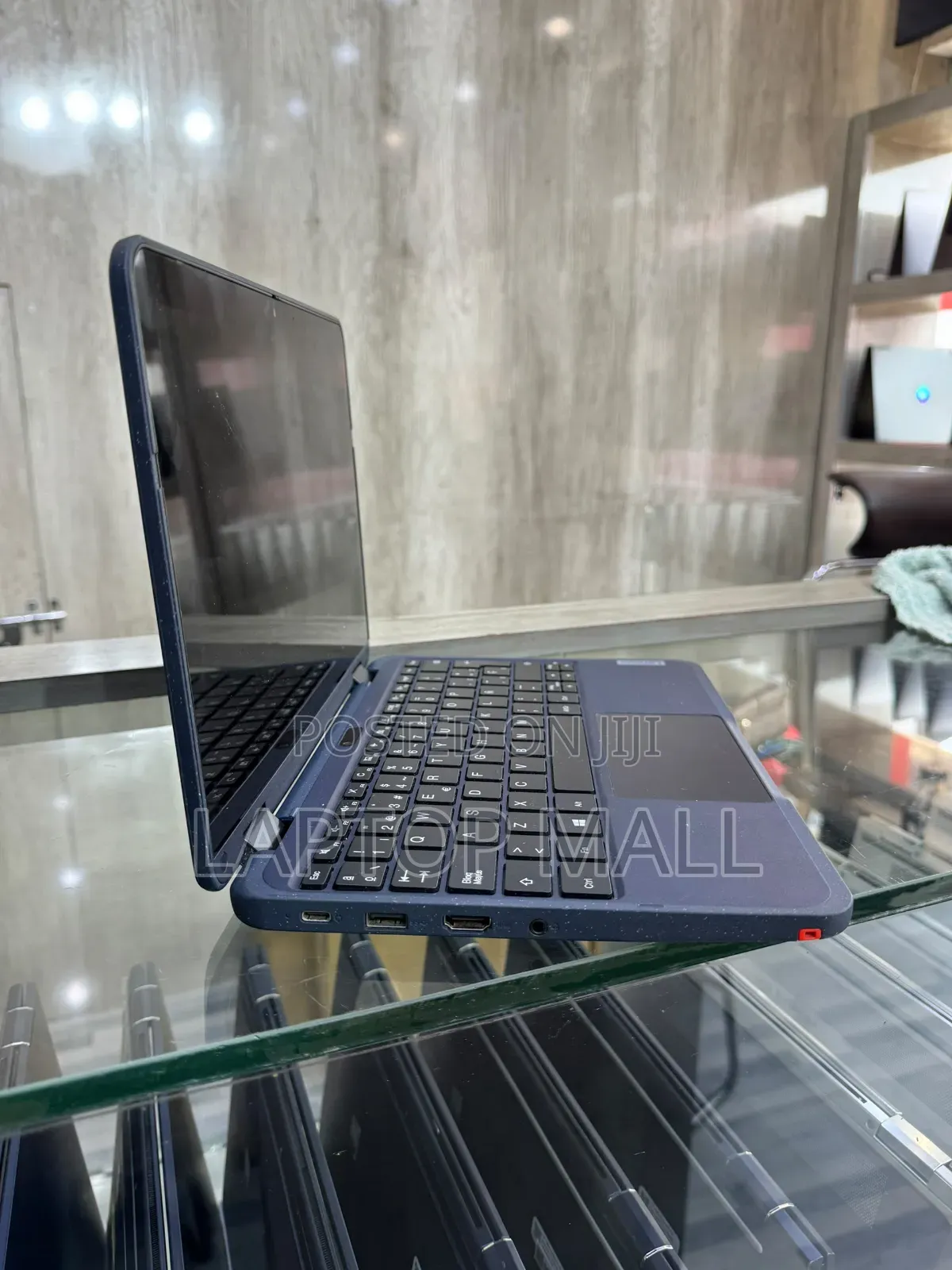 Laptop Lenovo 500e 4GB Intel Pentium SSD 128GB
