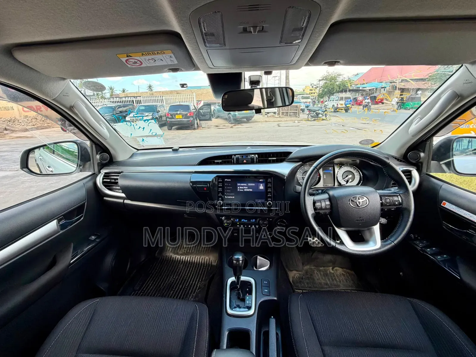 Toyota Hilux 2022 White