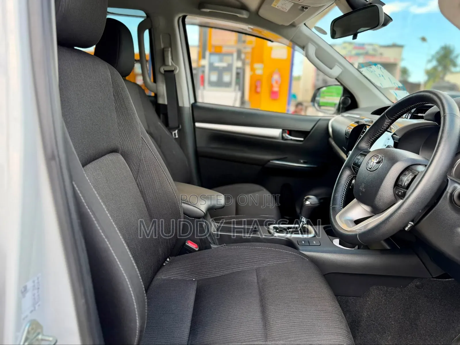 Toyota Hilux 2022 White