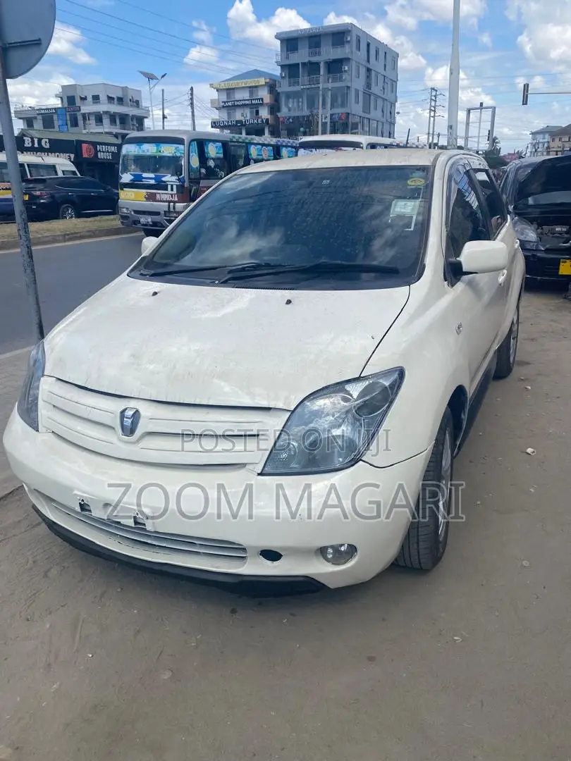 Toyota IST 2004 White
