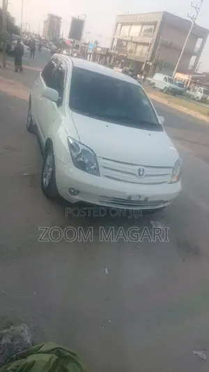 Toyota IST 2004 White