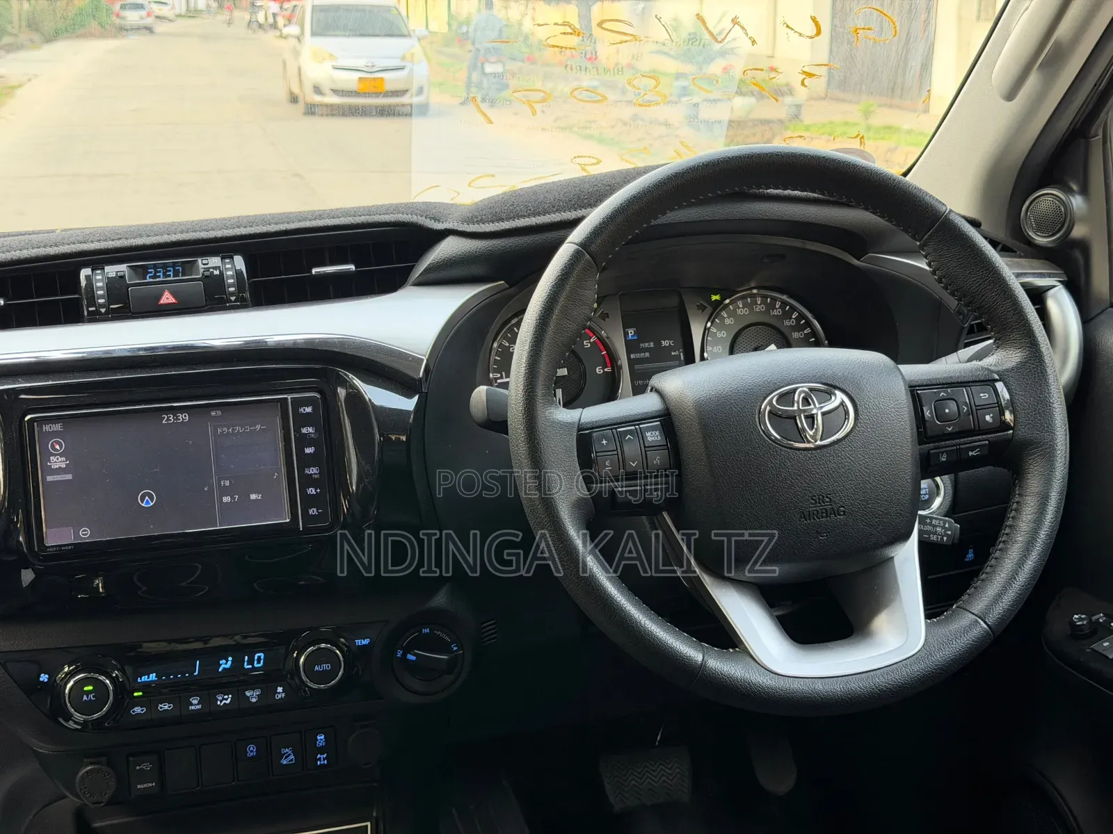 Toyota Hilux 2024 Gray