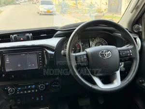 Toyota Hilux 2024 Gray