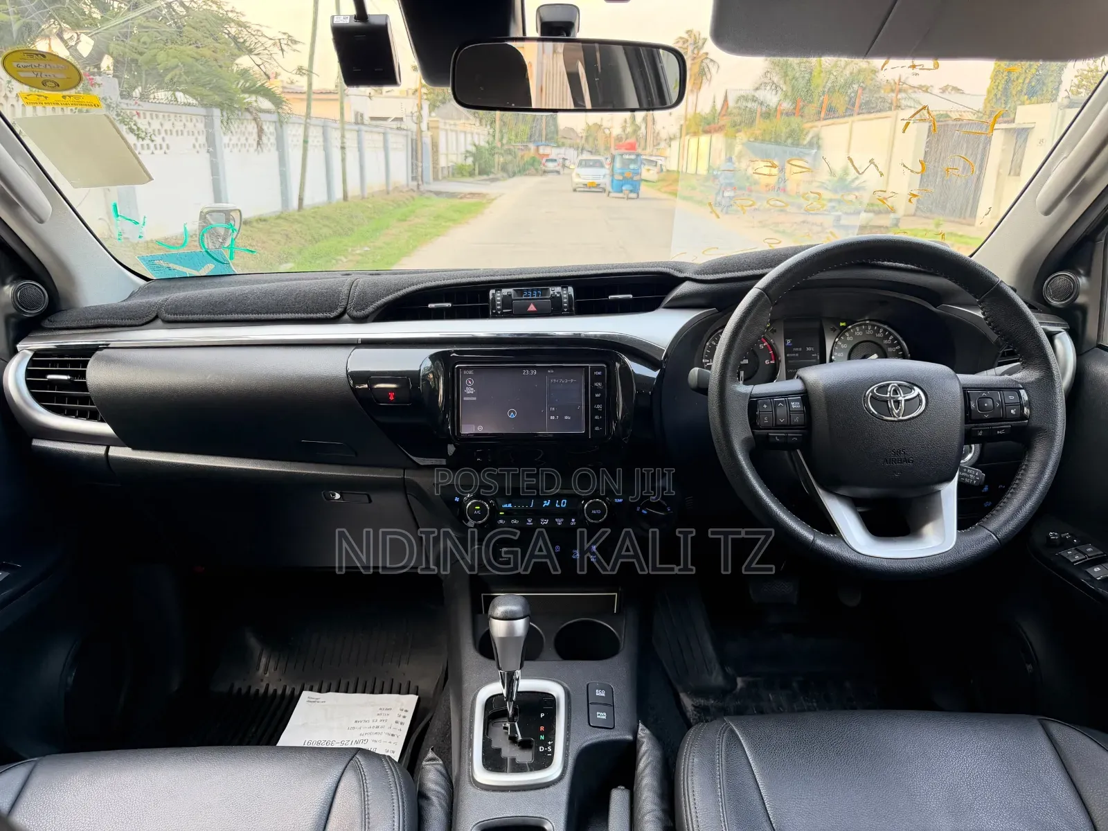Toyota Hilux 2024 Gray