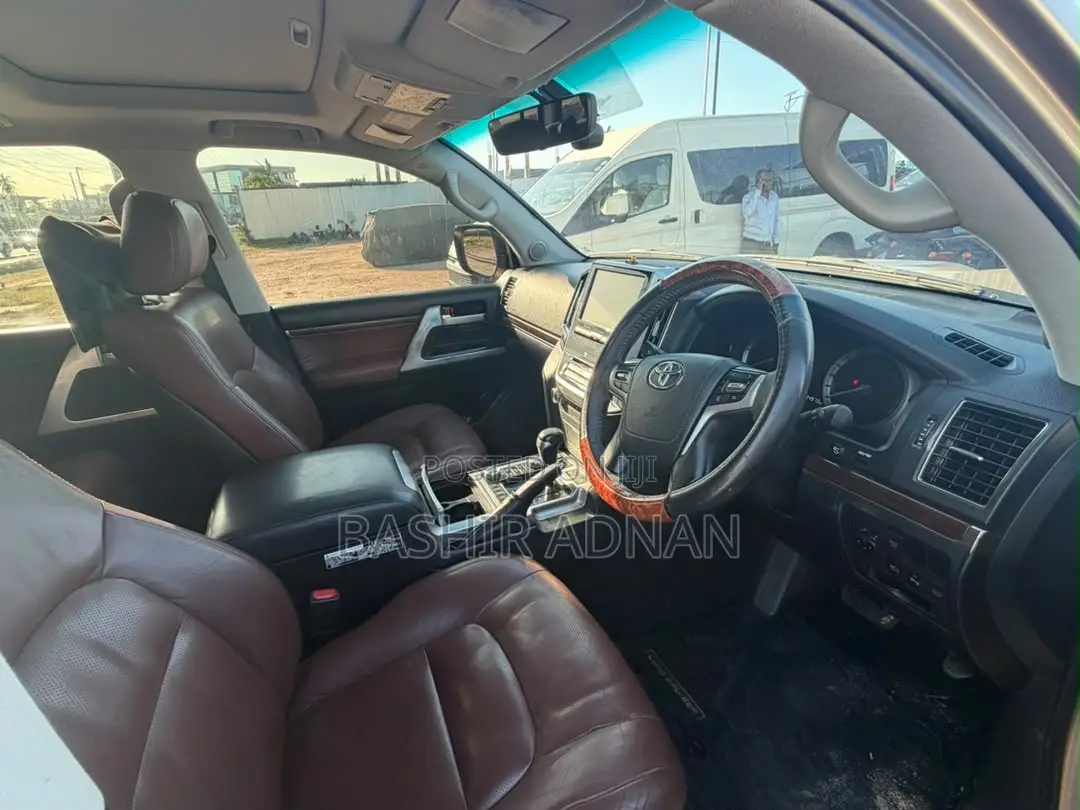 Toyota Land Cruiser 4.5 V8 TD 2016 Gold