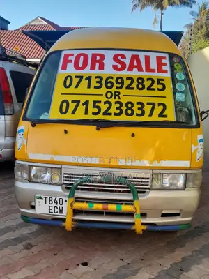 Nissan Caravan (Urvan) 2005 Green