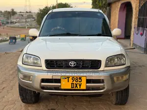 Toyota RAV4 1999 White