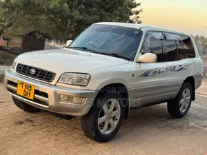 Toyota RAV4 1999 White