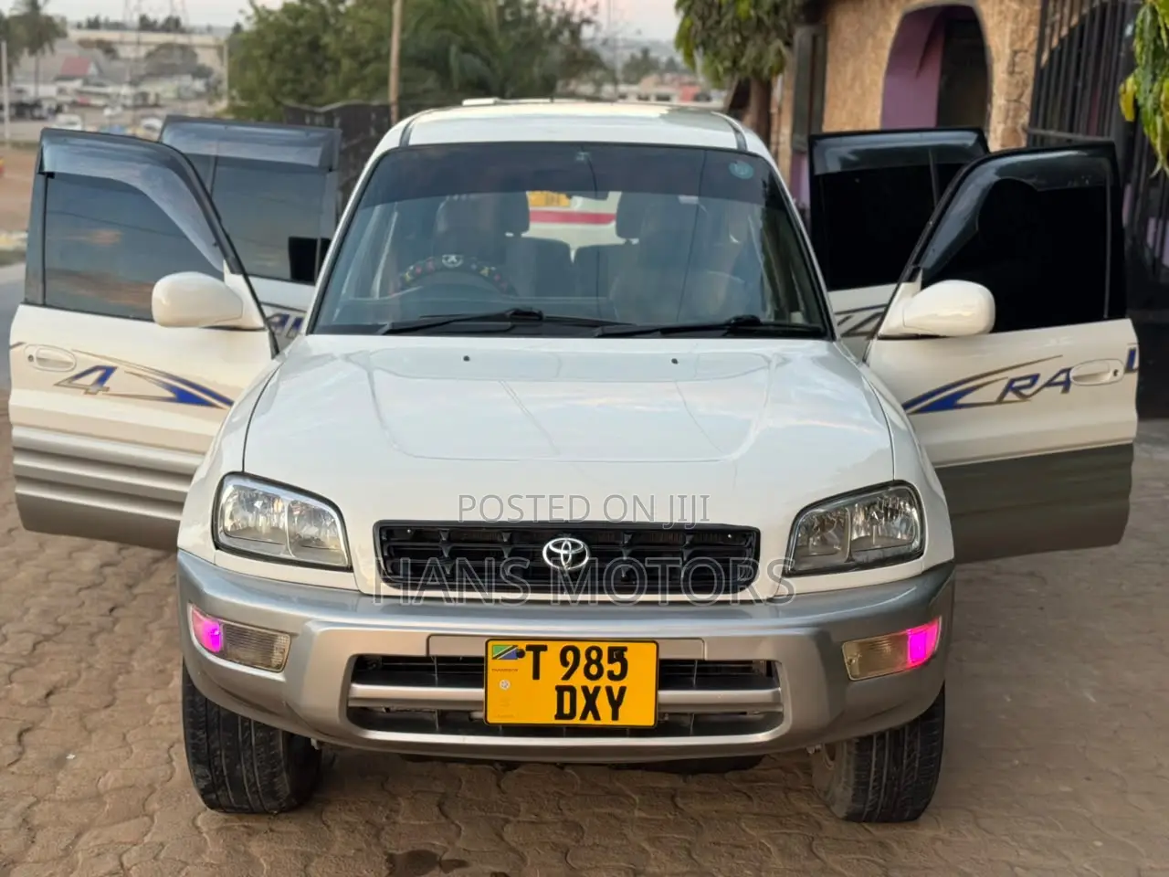 Toyota RAV4 1999 White