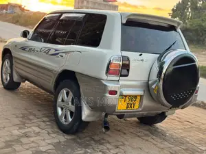 Toyota RAV4 1999 White