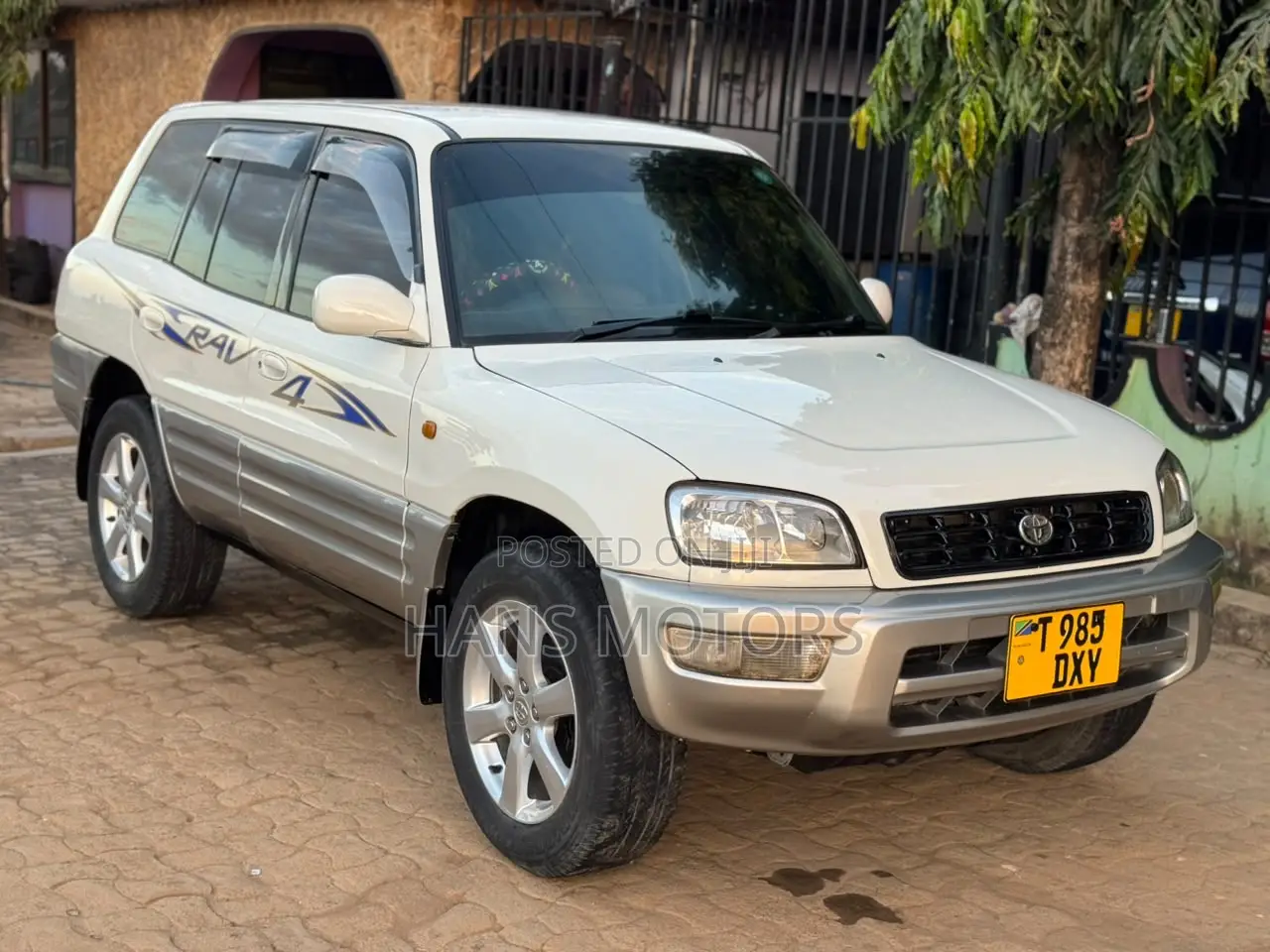Toyota RAV4 1999 White