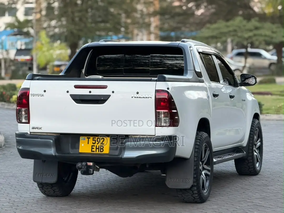 Toyota Hilux 2019 White